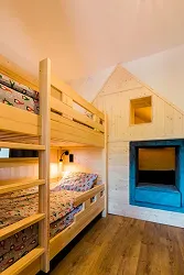 Piscina dell'hotel a Zalesie Mazury — zona relax e nuoto